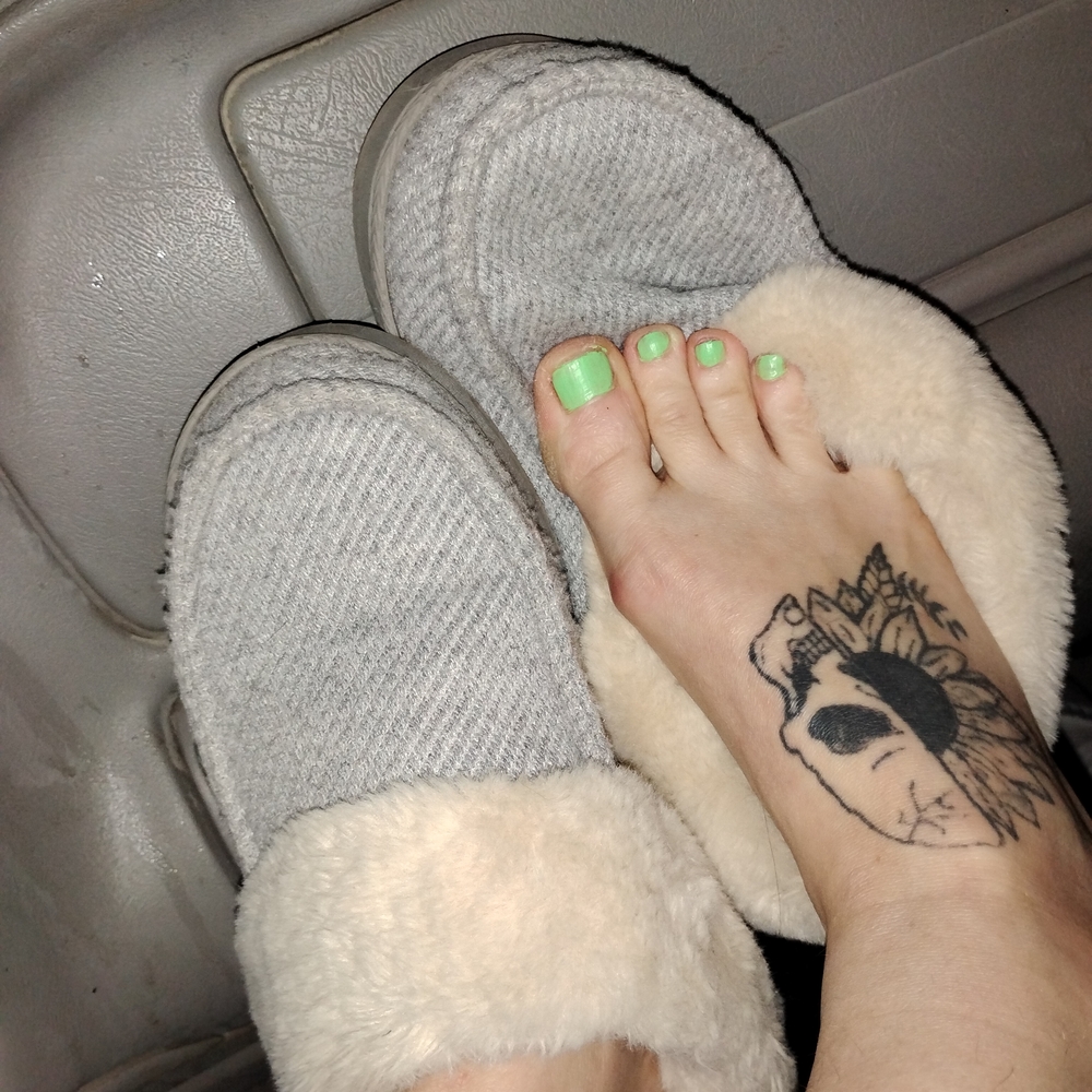 Dearfoams Gray and Cream Women's Slippers